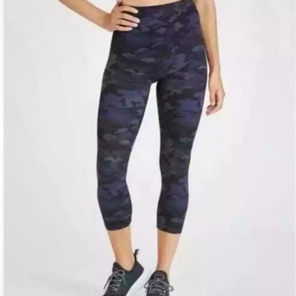 SPANX Women's PLUS 2X Booty Boost Active Print Navy Camo Cropped Workout Legging